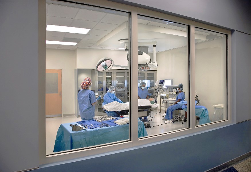 Transparent Lab Walls Enhance Collaboration, Sustainability, Safety